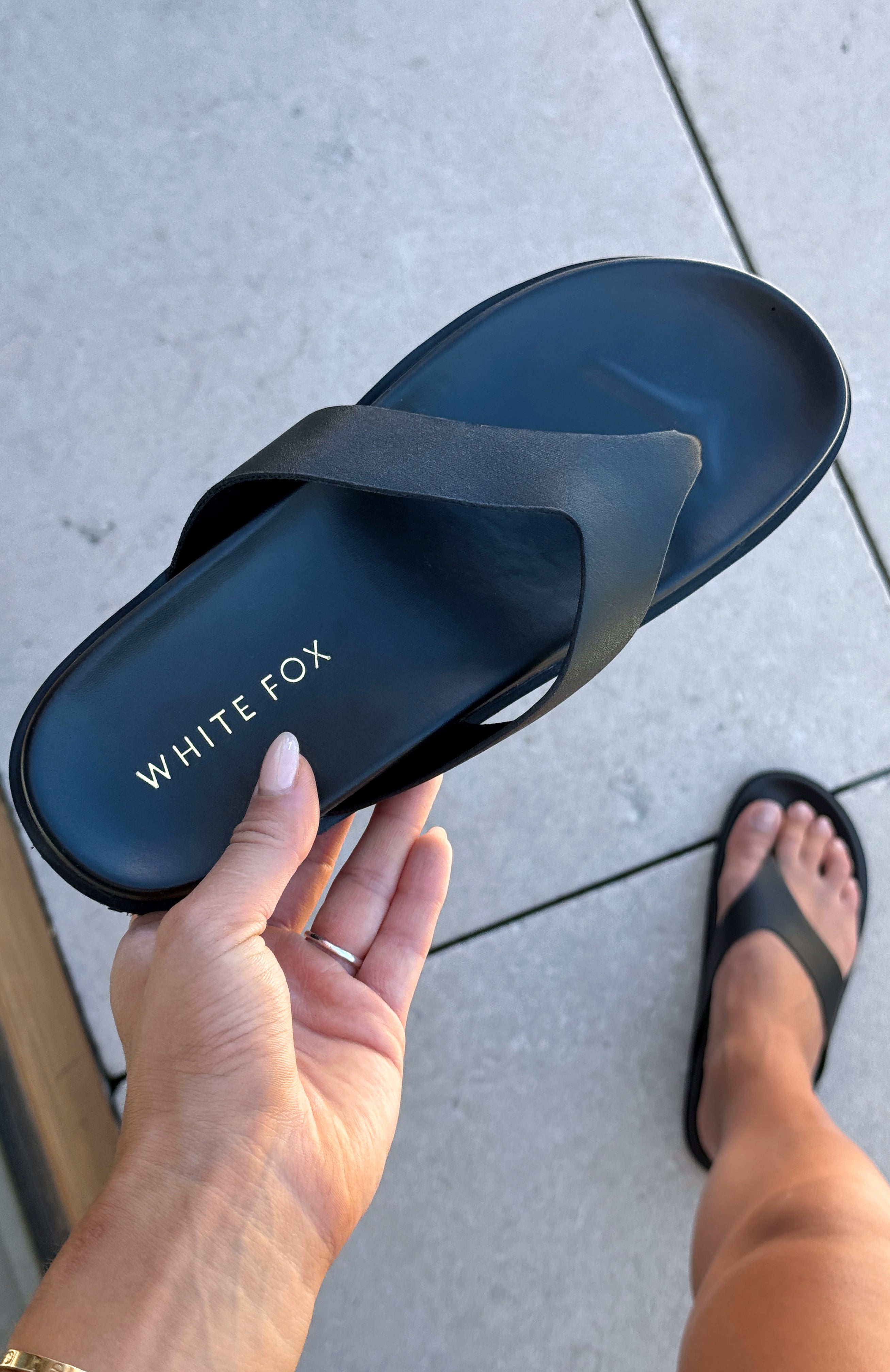 Leonato Thong Sandals Black